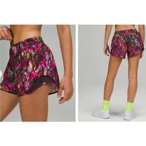 Lululemon Hotty Hot Low-Rise Lined Short 4" size 6